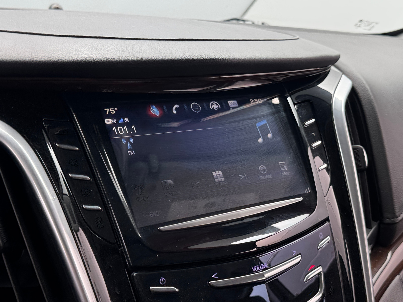 Thumbnail: 2020 Cadillac Escalade - 3