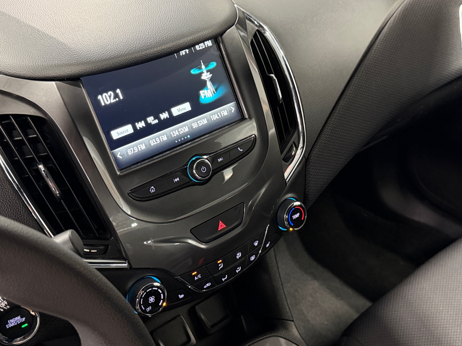 Thumbnail: 2018 Chevrolet Cruze - 4