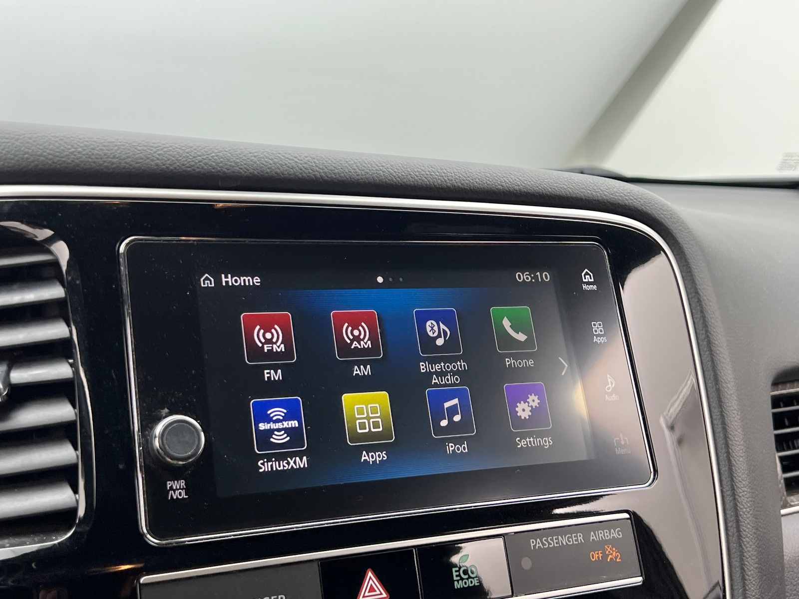 Thumbnail: 2019 Mitsubishi Outlander - 3
