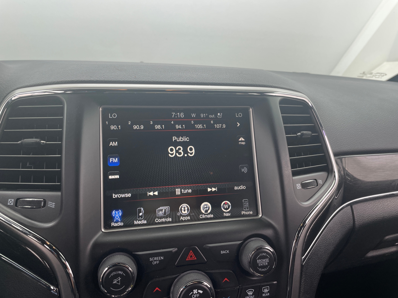Thumbnail: 2017 Jeep Grand Cherokee - 3