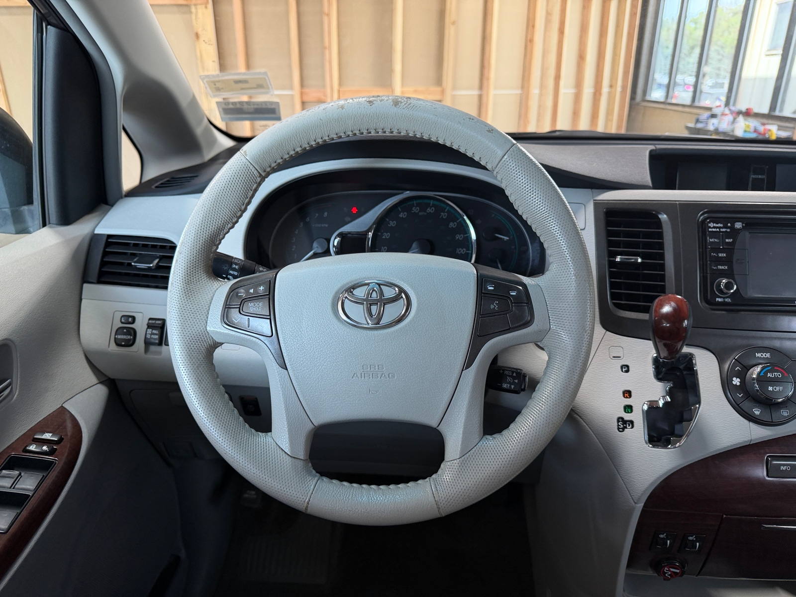 Thumbnail: 2013 Toyota Sienna - 4
