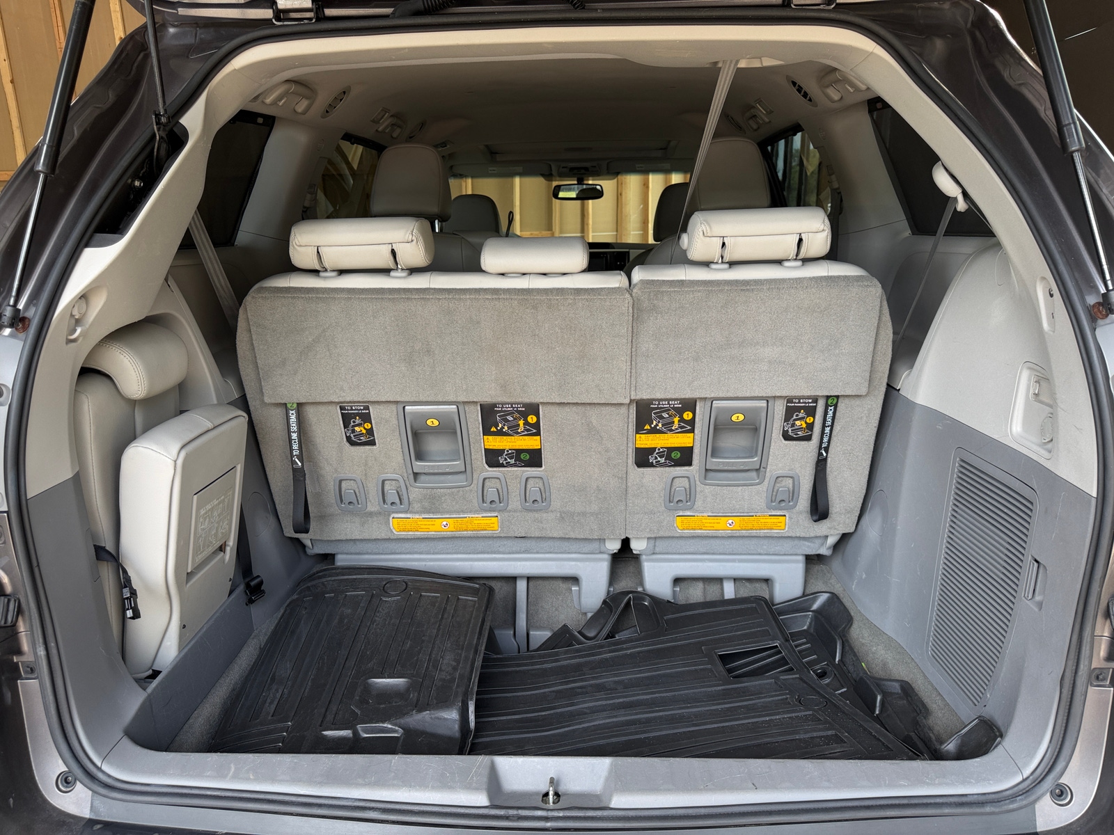 Thumbnail: 2013 Toyota Sienna - 6