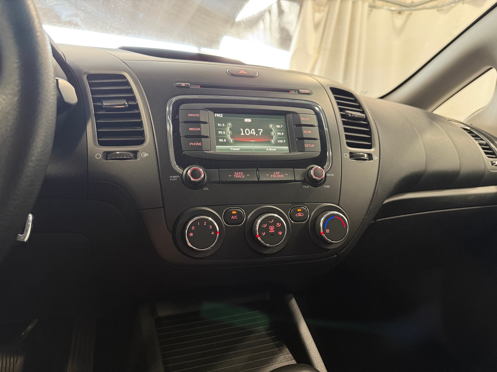 Thumbnail: 2017 Kia Forte - 4