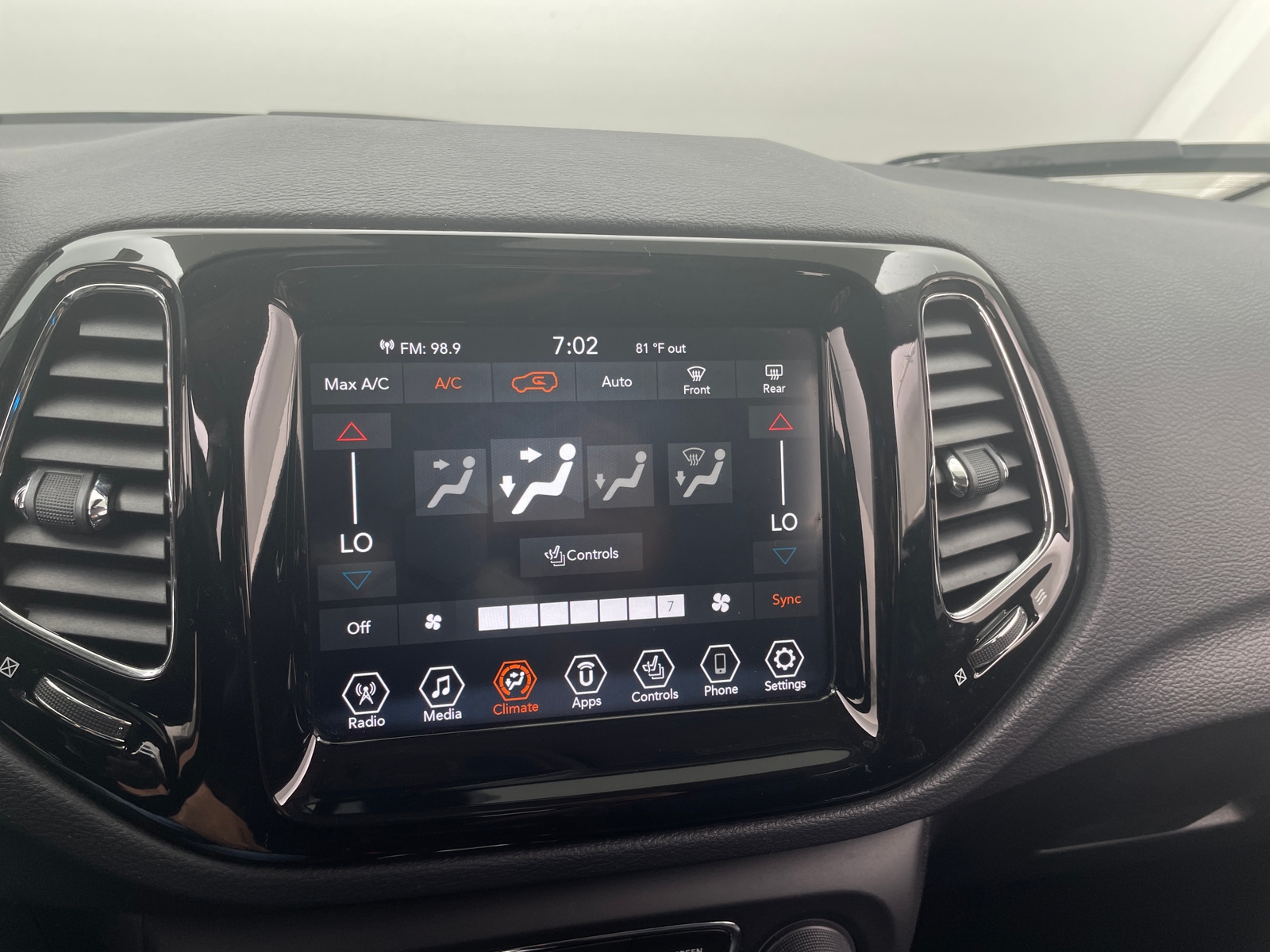 Thumbnail: 2020 Jeep Compass - 3