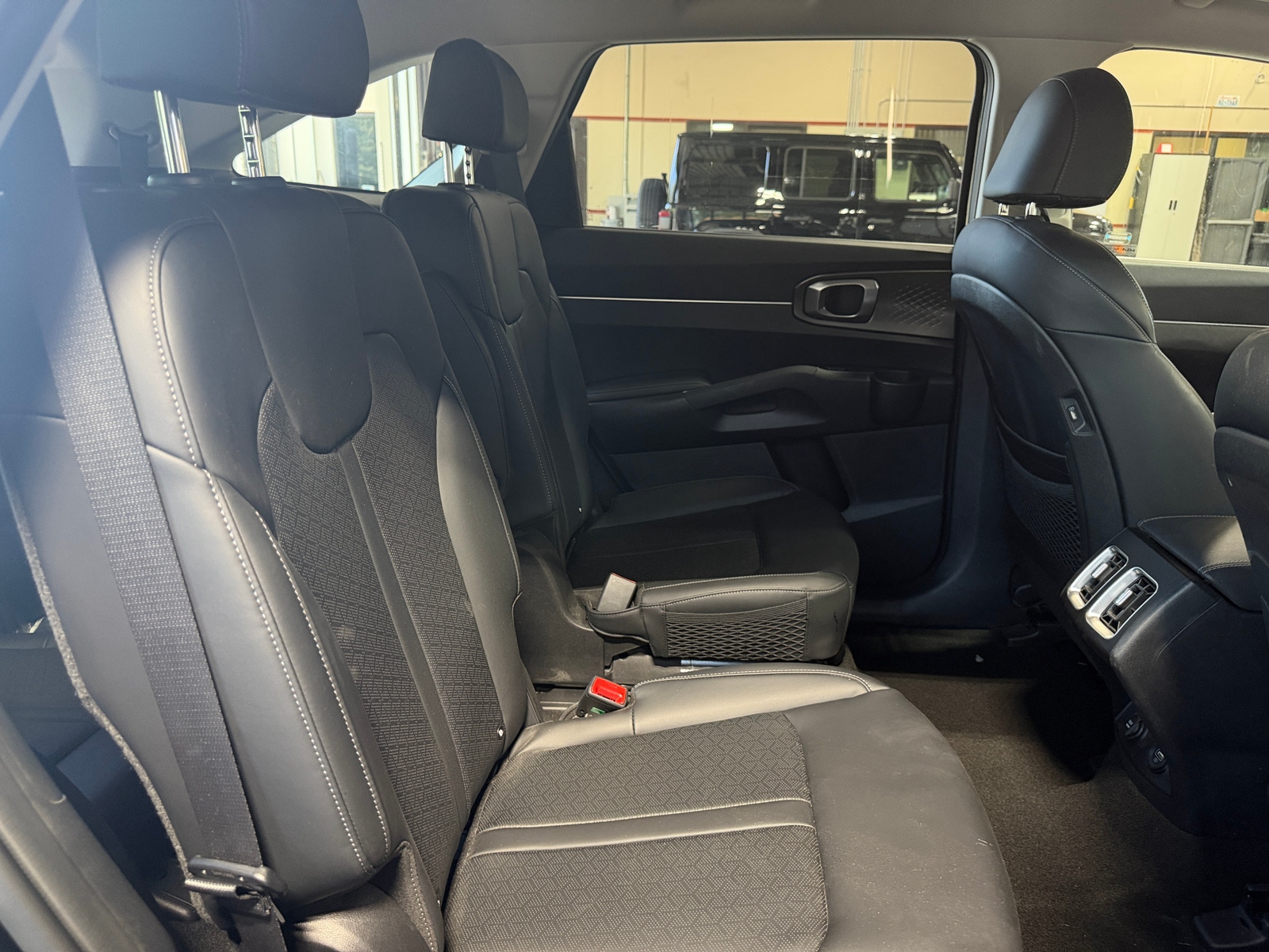 Thumbnail: 2023 Kia Sorento - 5