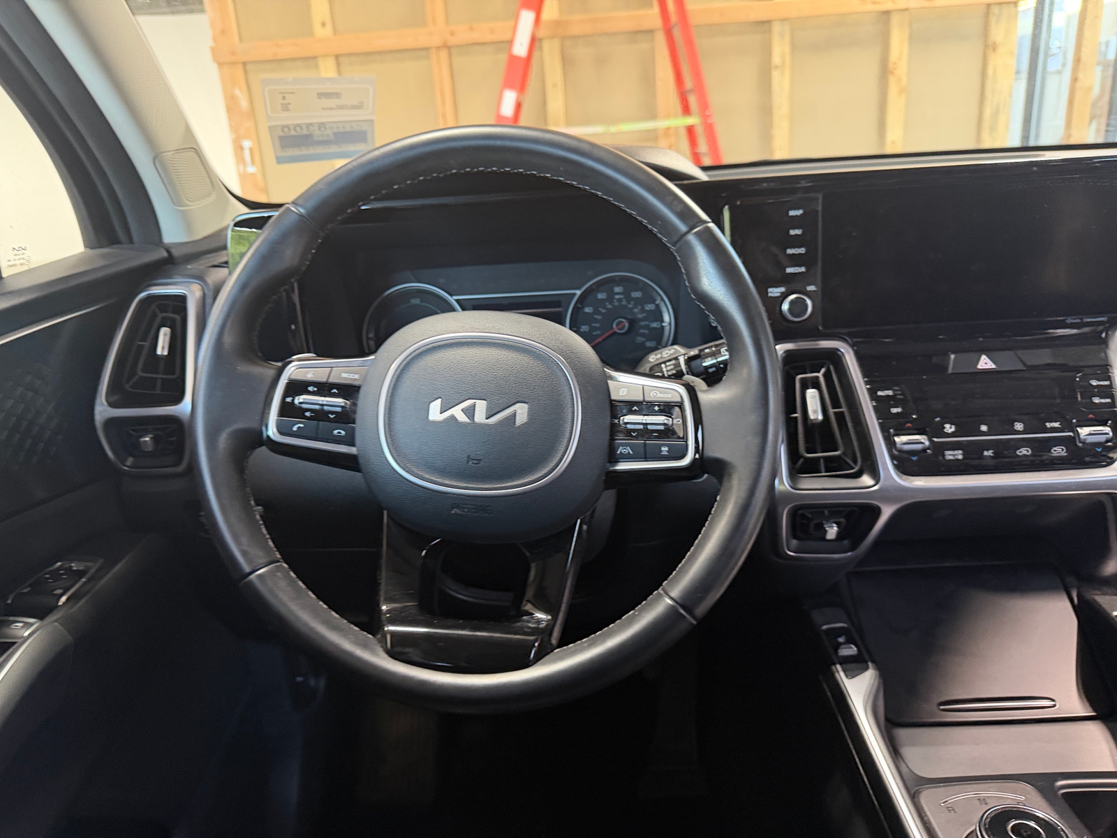 Thumbnail: 2023 Kia Sorento - 4