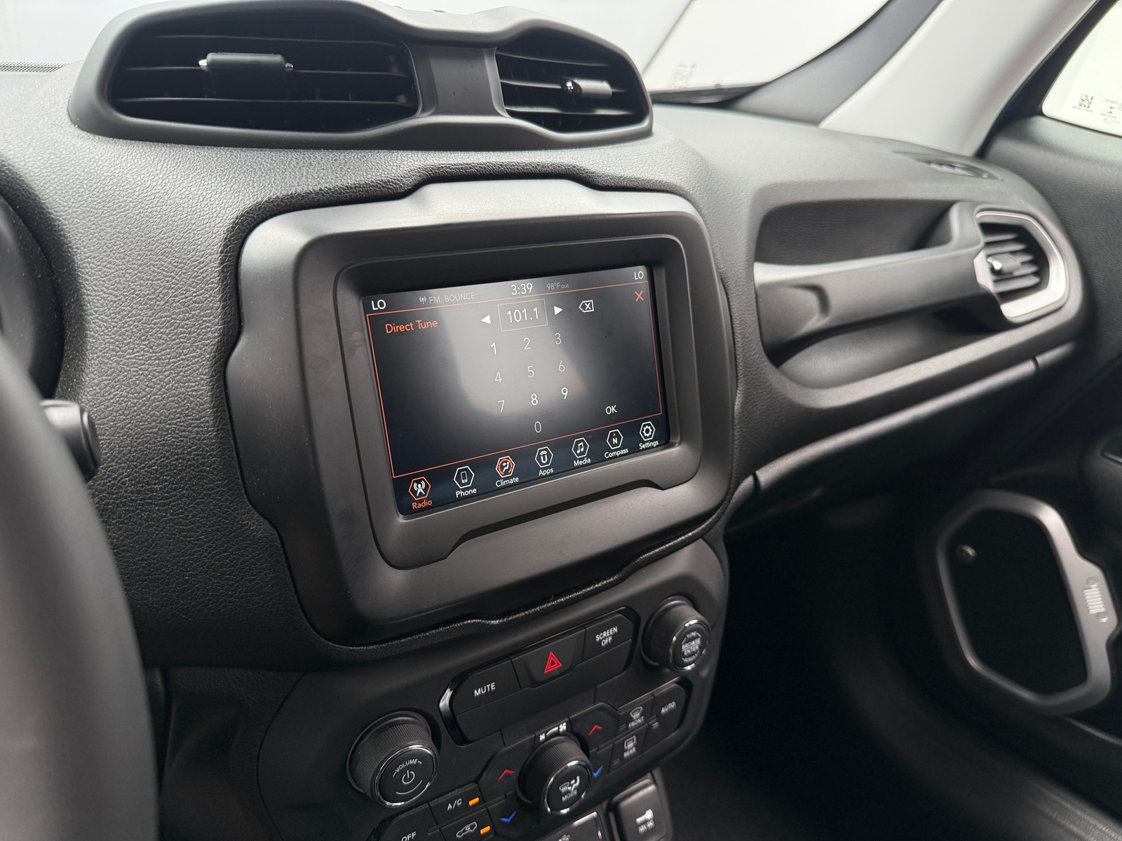 Thumbnail: 2018 Jeep Renegade - 4