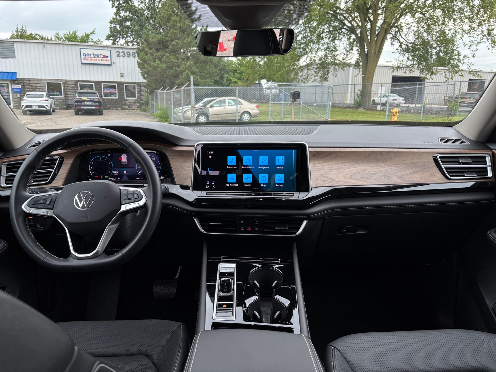 Thumbnail: 2026 Volkswagen Atlas - 3