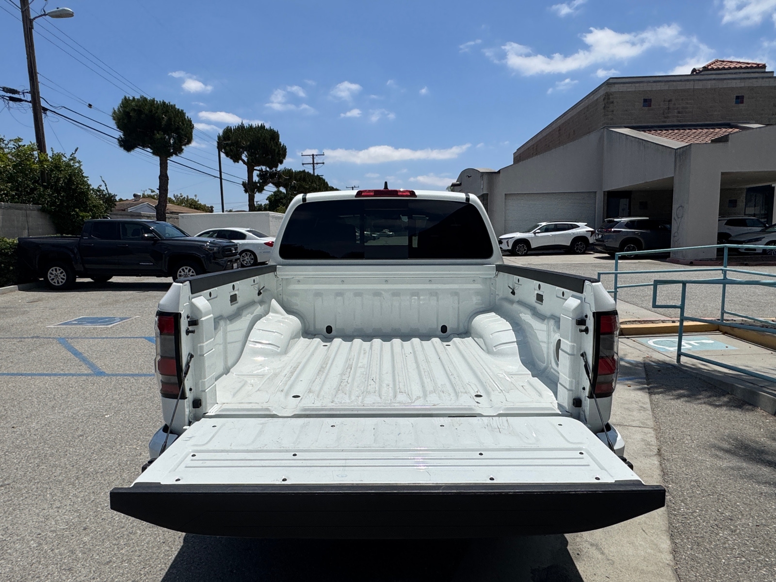 Thumbnail: 2026 Nissan Frontier - 6