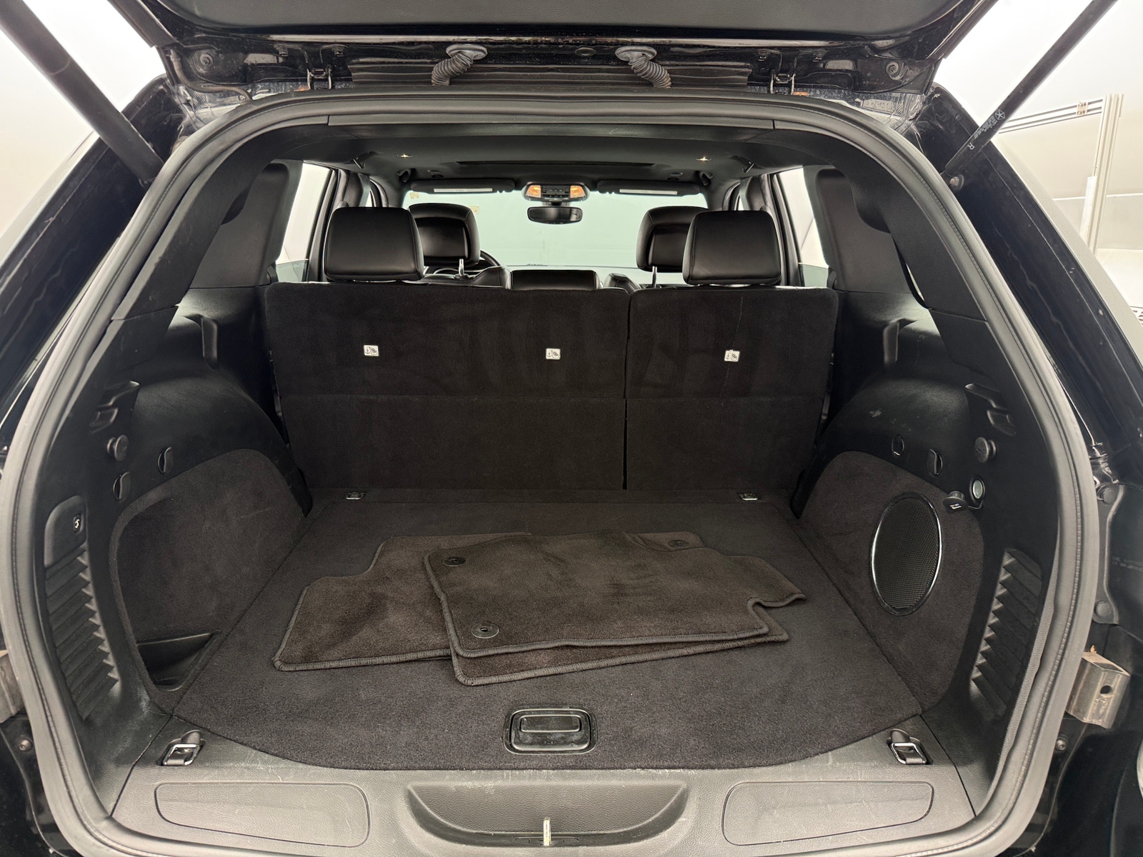 Thumbnail: 2019 Jeep Grand Cherokee - 6