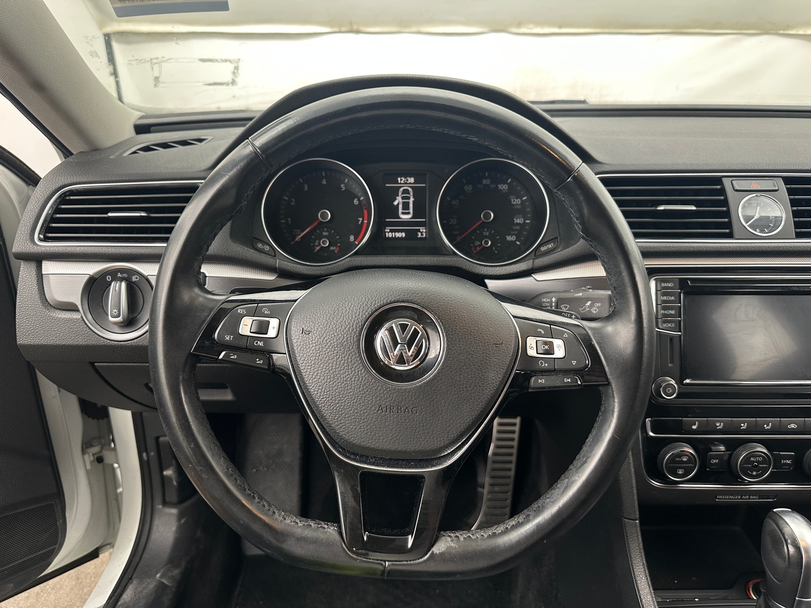 Thumbnail: 2017 Volkswagen Passat - 4