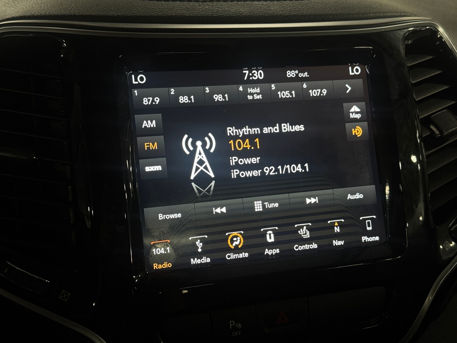 Thumbnail: 2019 Jeep Cherokee - 3