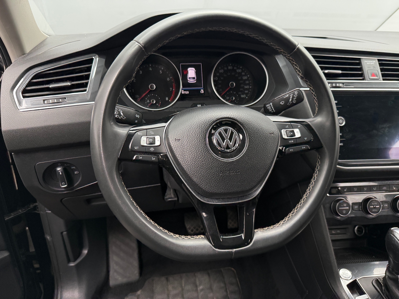 Thumbnail: 2021 Volkswagen Tiguan - 4