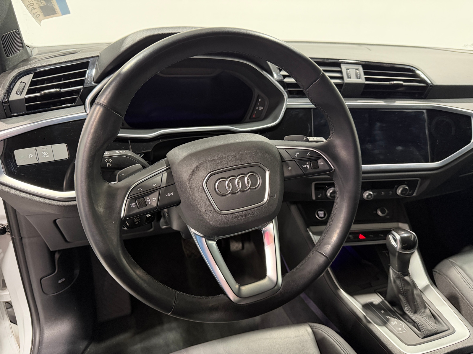 Thumbnail: 2021 Audi Q3 - 4