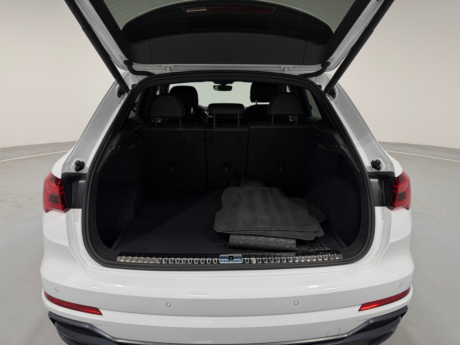 Thumbnail: 2021 Audi Q3 - 6