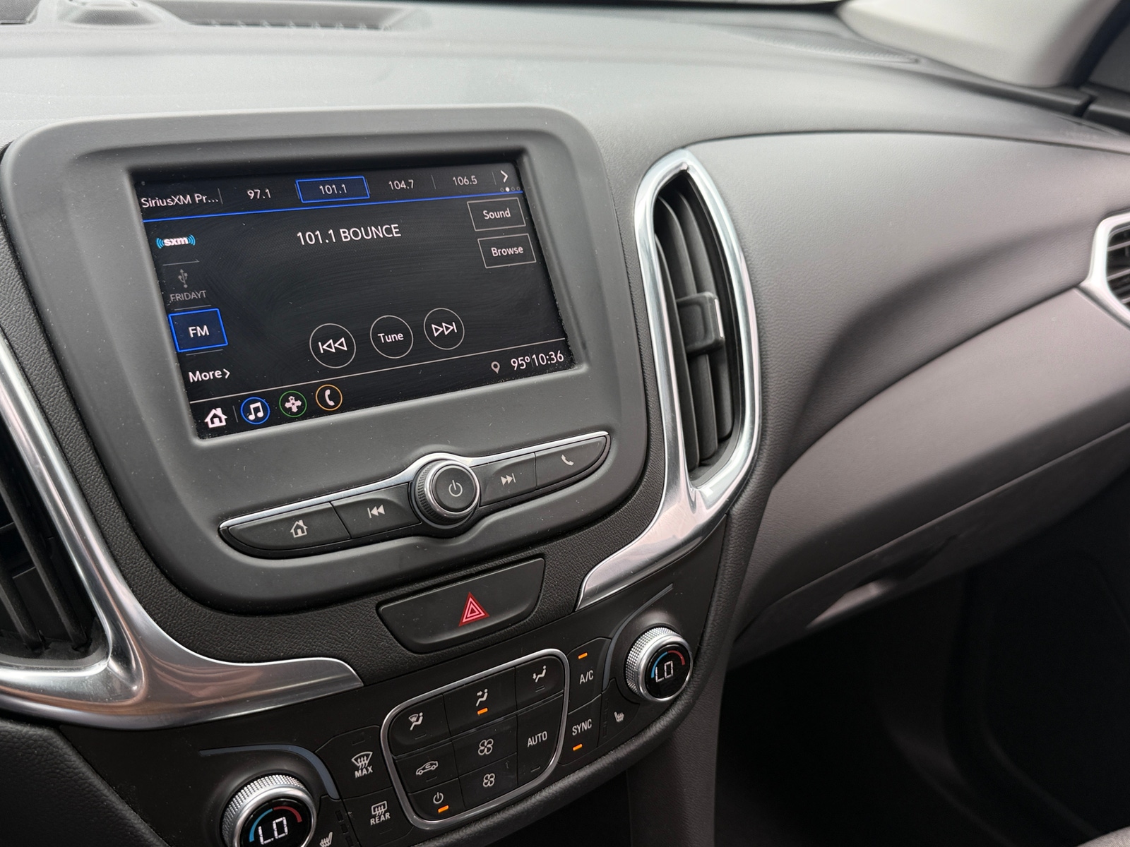 Thumbnail: 2021 Chevrolet Equinox - 4