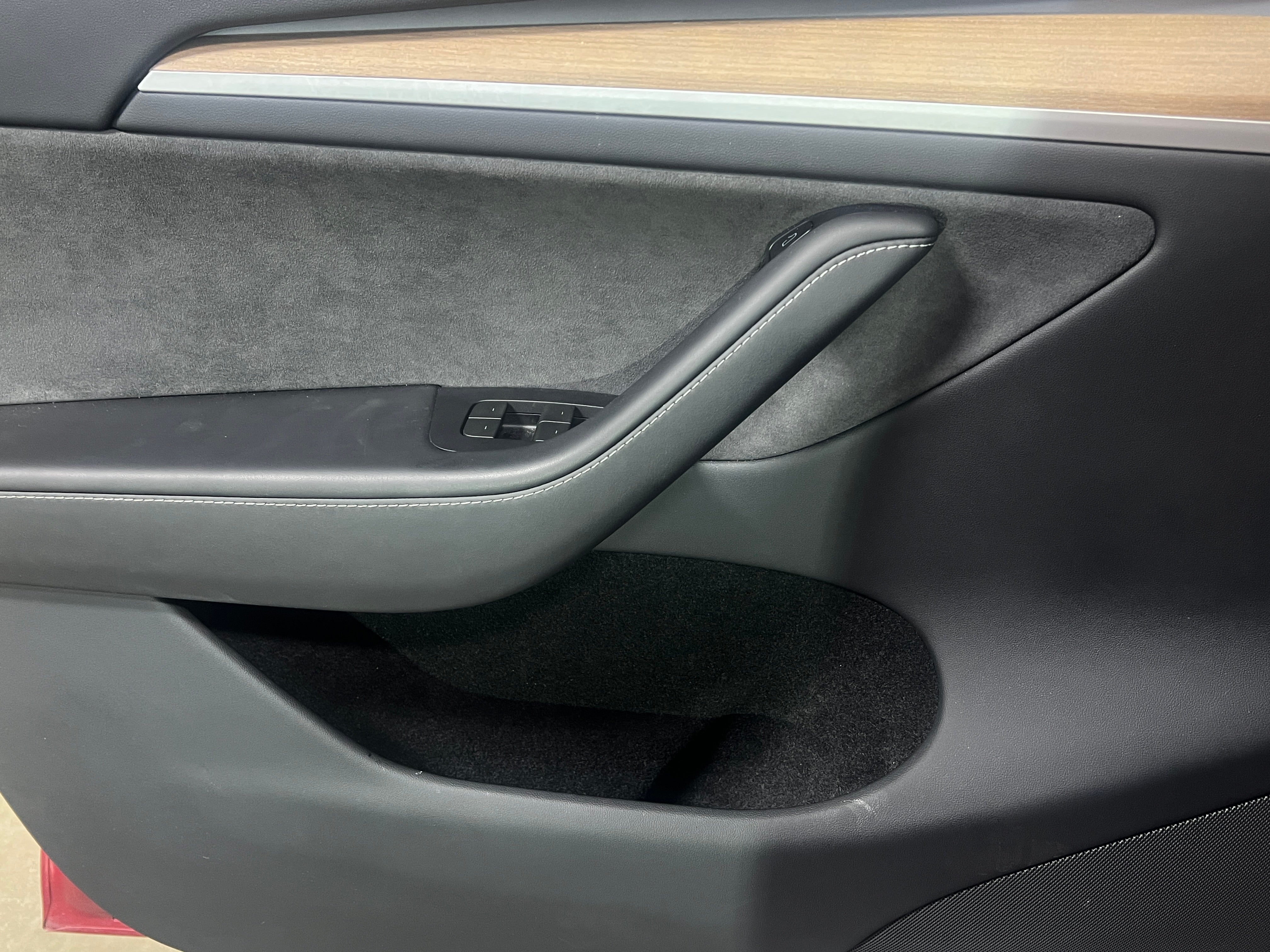 2024 Tesla Model Y Long Range - Photo 10