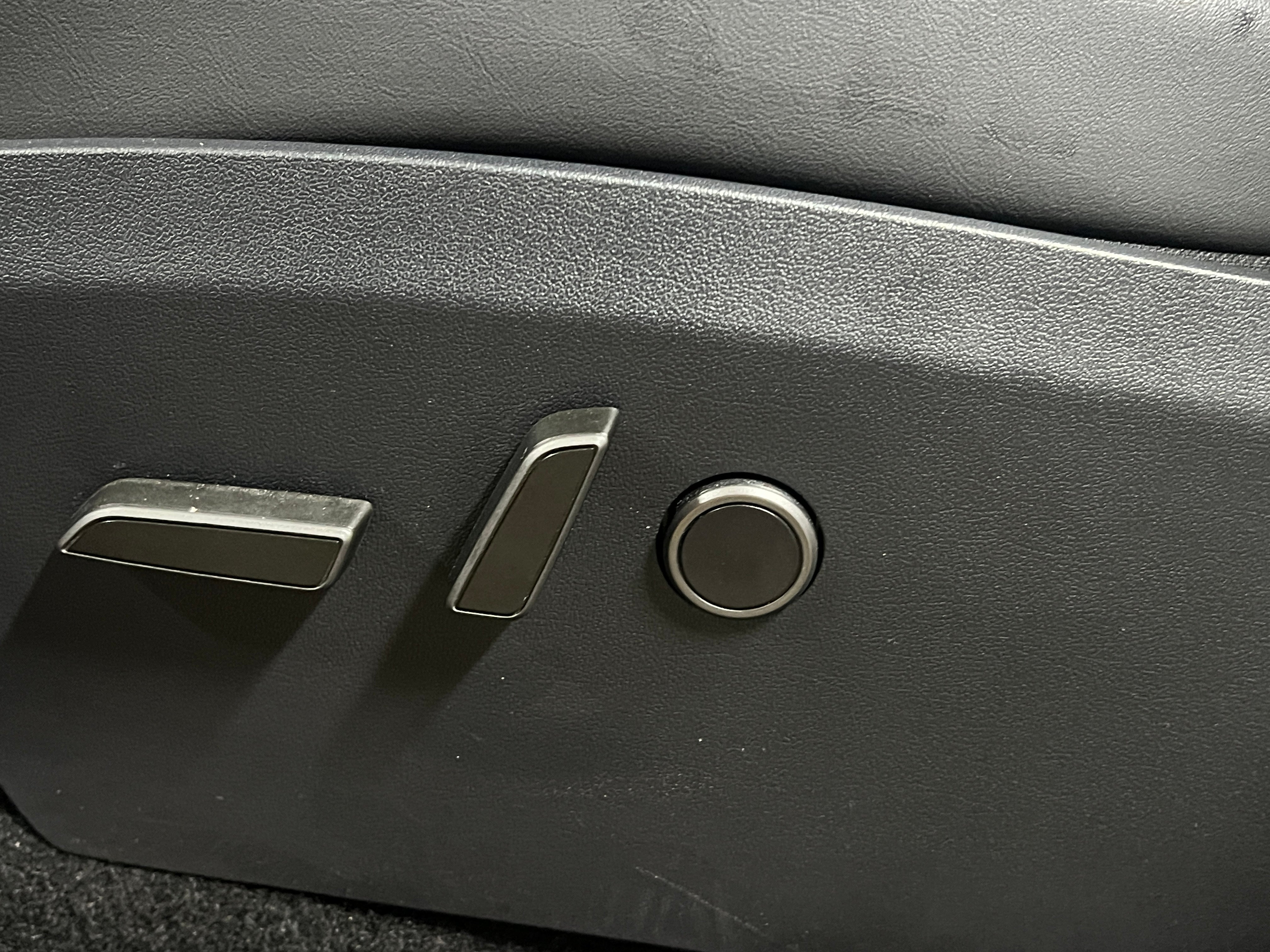 2024 Tesla Model Y Long Range - Photo 17