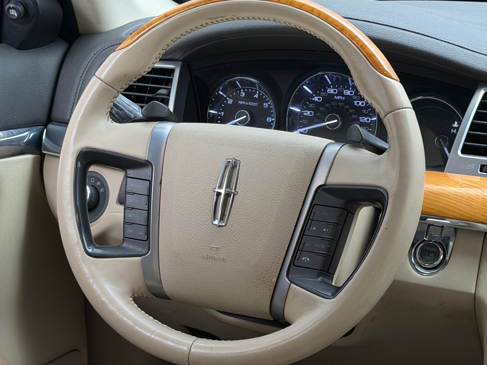 Thumbnail: 2010 Lincoln MKS - 4