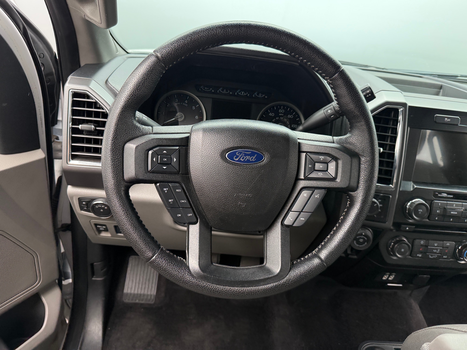 Thumbnail: 2016 Ford Econoline - 5