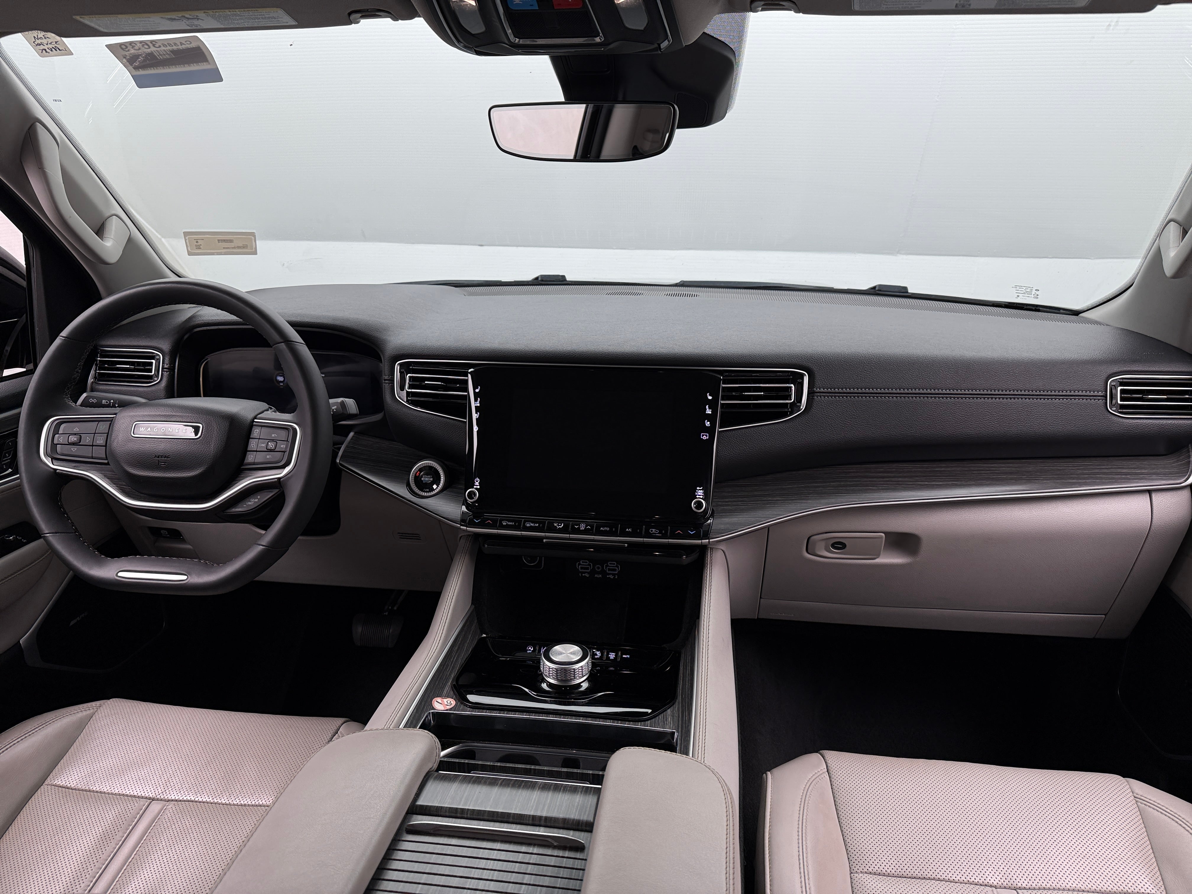 2024 Jeep Wagoneer L Series II - Photo 9