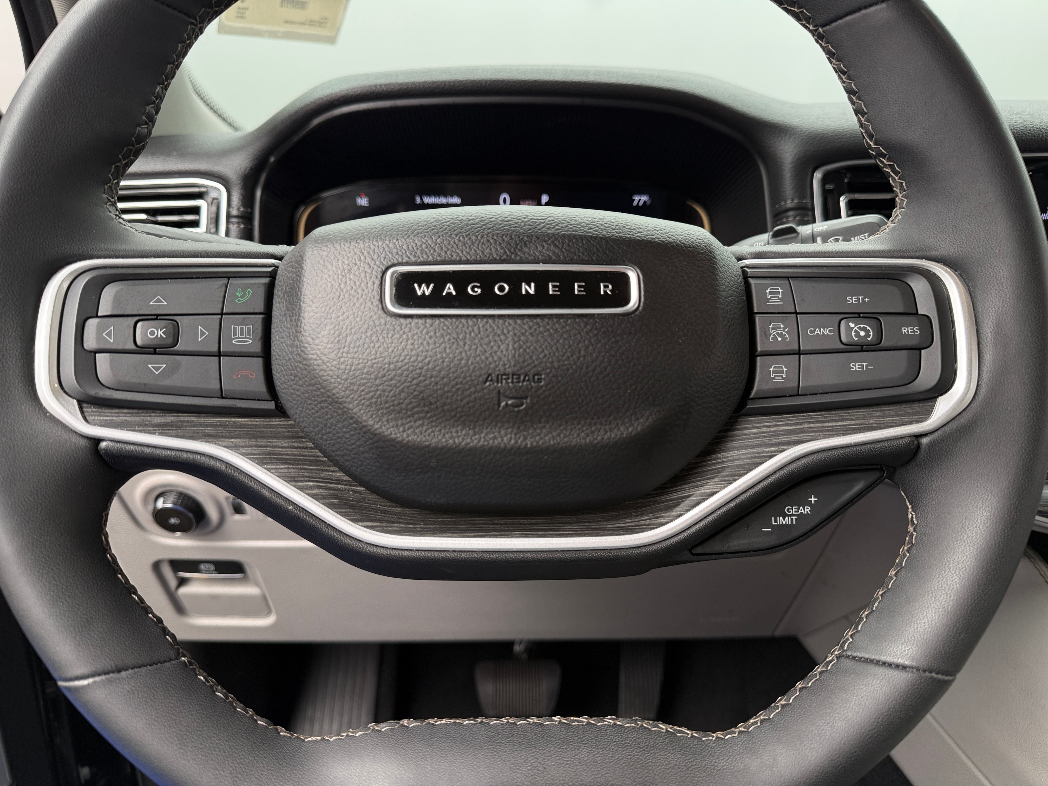 2024 Jeep Wagoneer L Series II - Photo 5