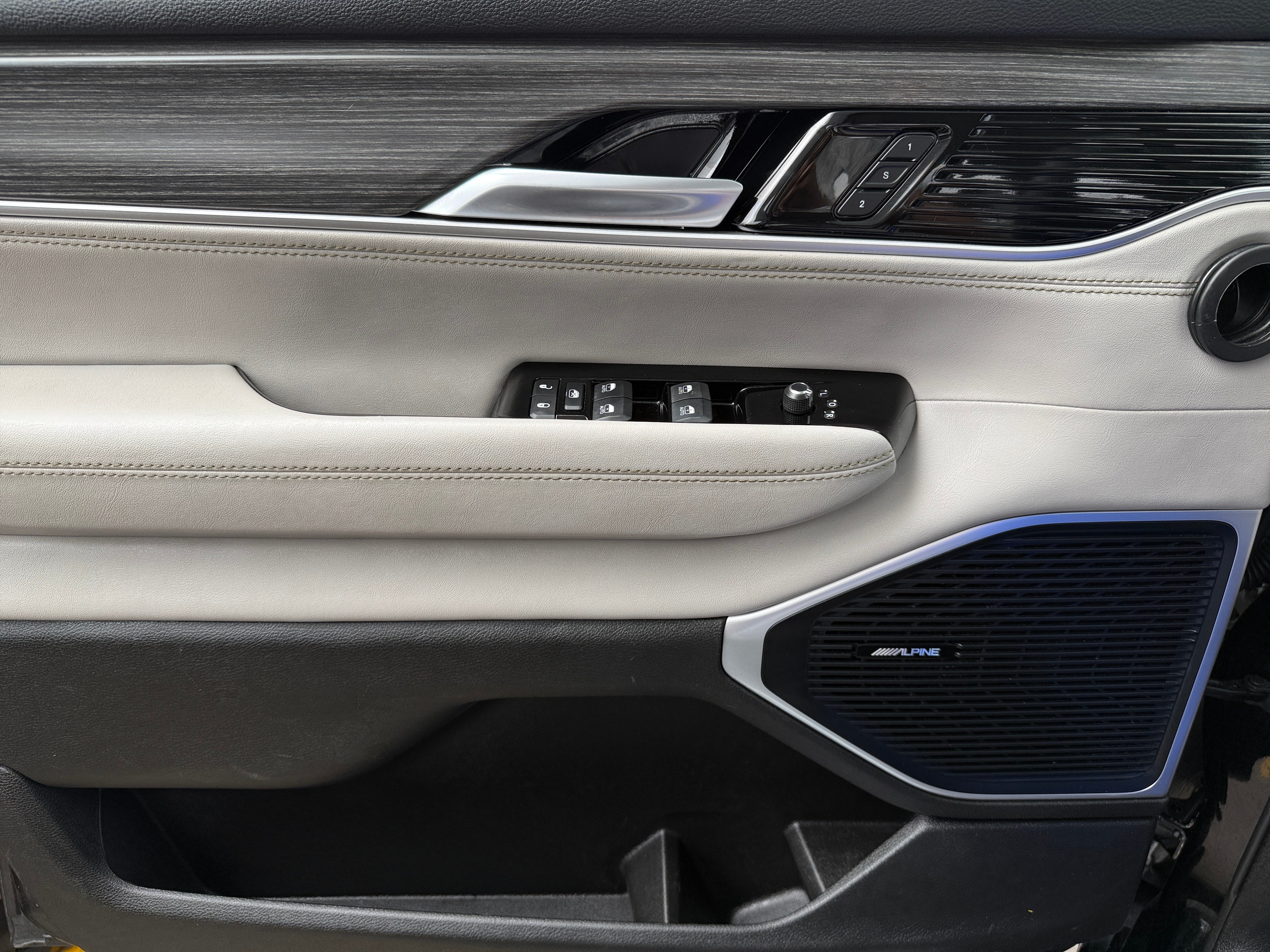 2024 Jeep Wagoneer L Series II - Photo 7