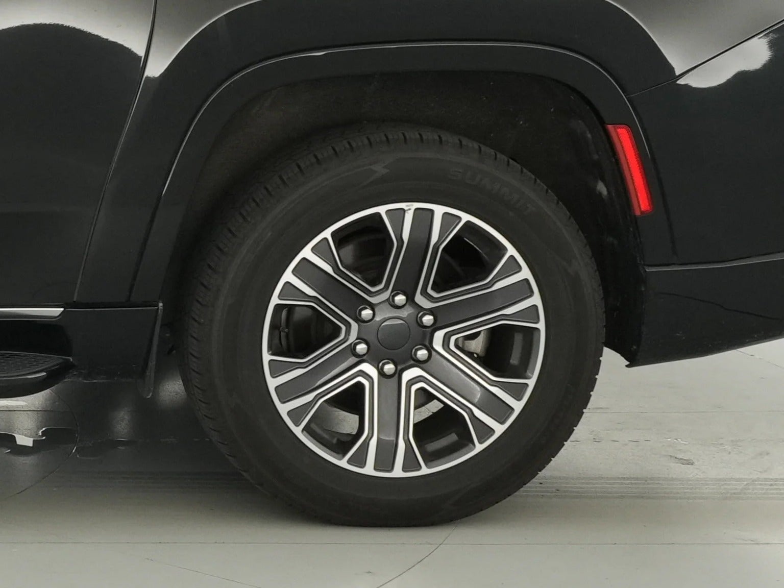 2024 Jeep Wagoneer L Series II - Photo 22