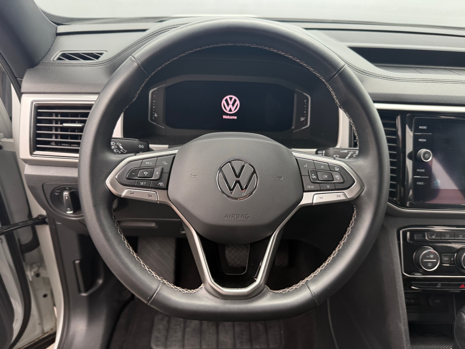 Thumbnail: 2022 Volkswagen Atlas - 4