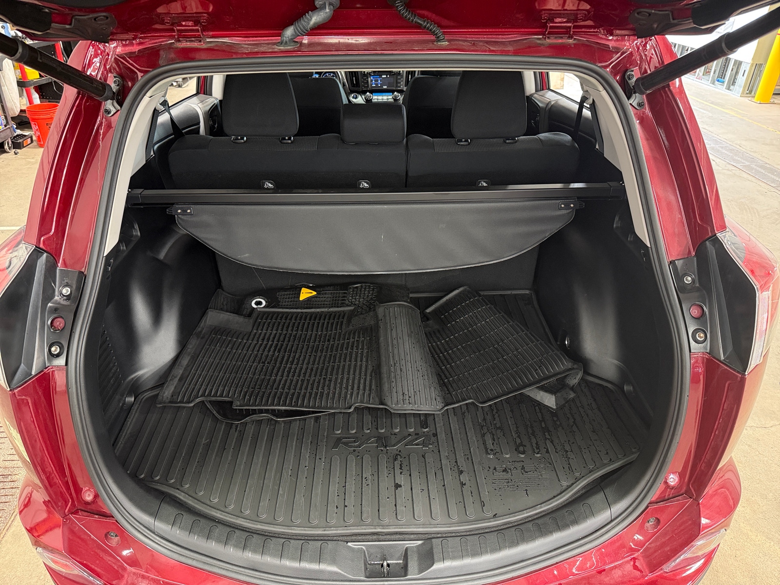 Thumbnail: 2018 Toyota RAV4 - 7