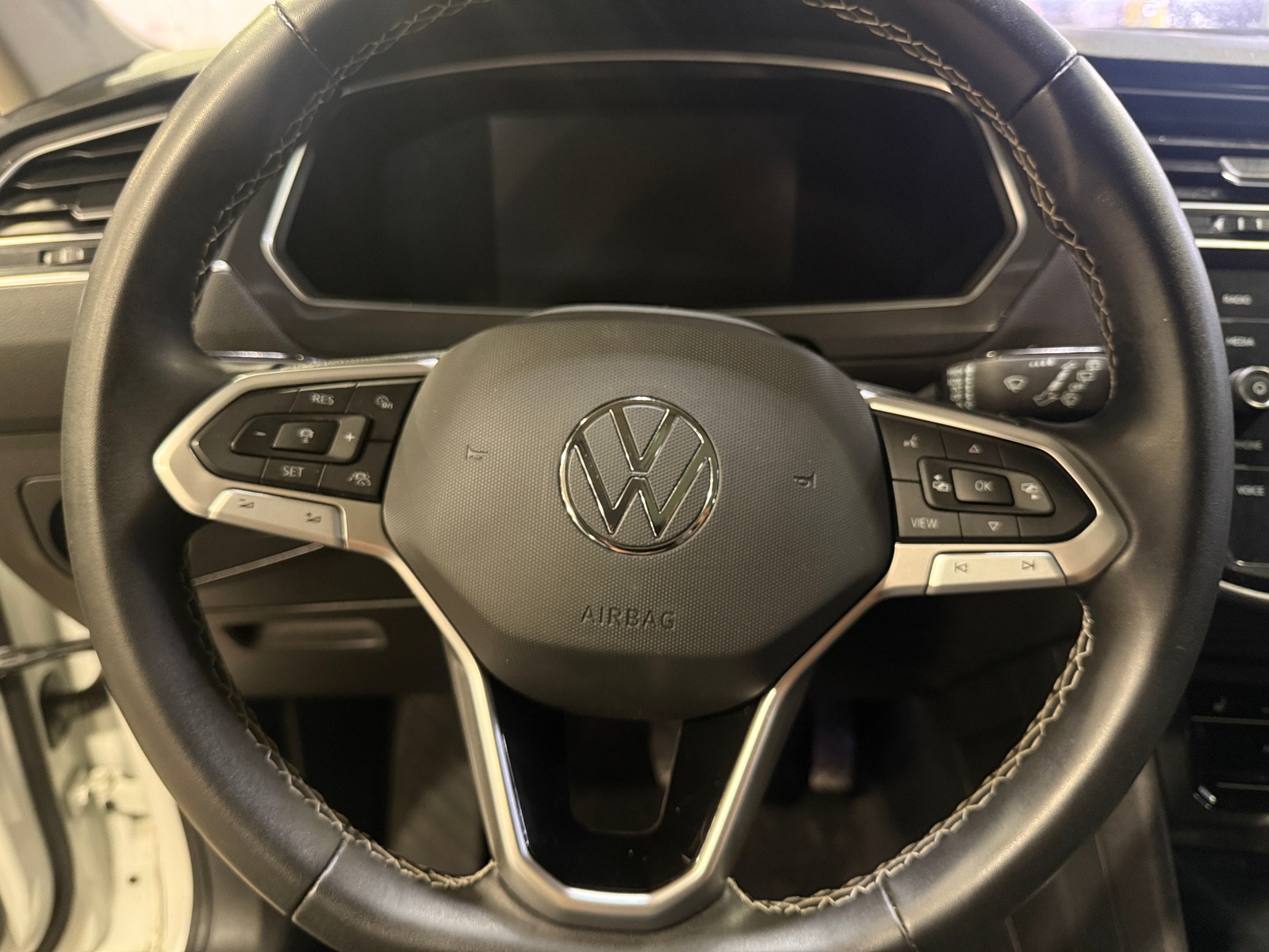 Thumbnail: 2022 Volkswagen Tiguan - 4