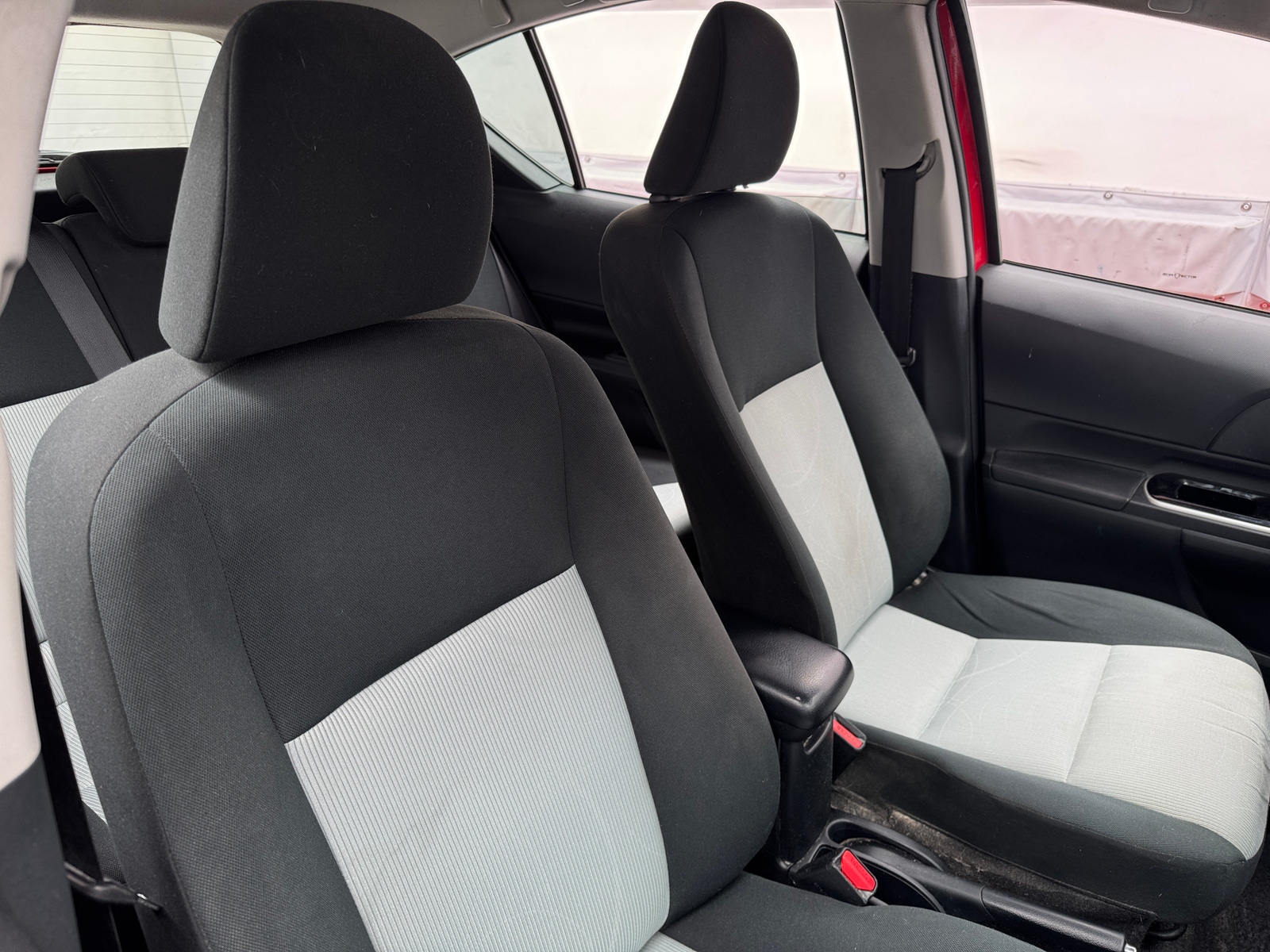 Thumbnail: 2015 Toyota Prius c - 2