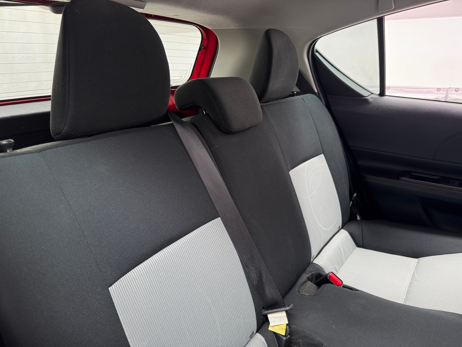 Thumbnail: 2015 Toyota Prius c - 6