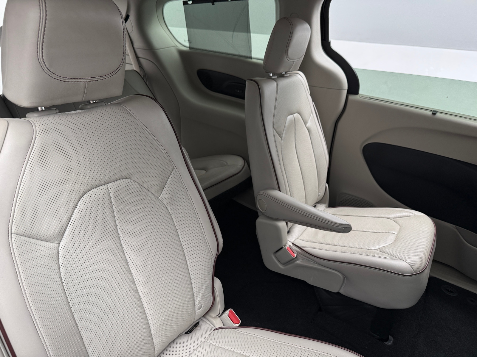 Thumbnail: 2017 Chrysler Pacifica - 5