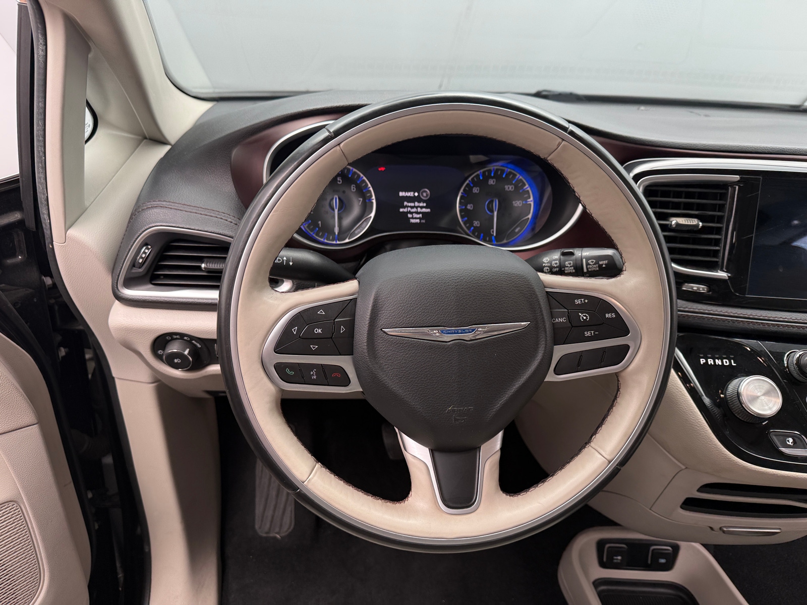 Thumbnail: 2017 Chrysler Pacifica - 4