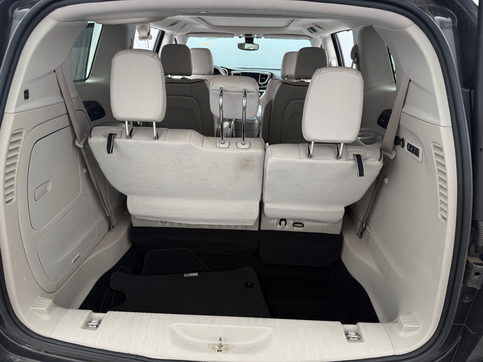 Thumbnail: 2017 Chrysler Pacifica - 6