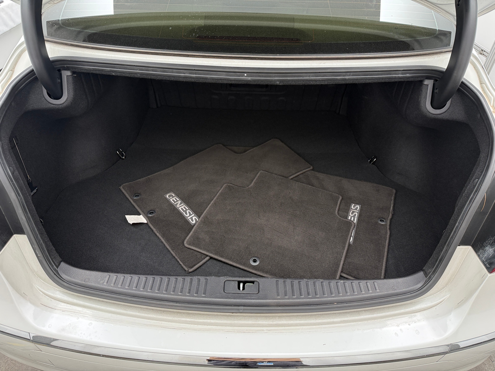 Thumbnail: 2013 Hyundai Genesis - 6