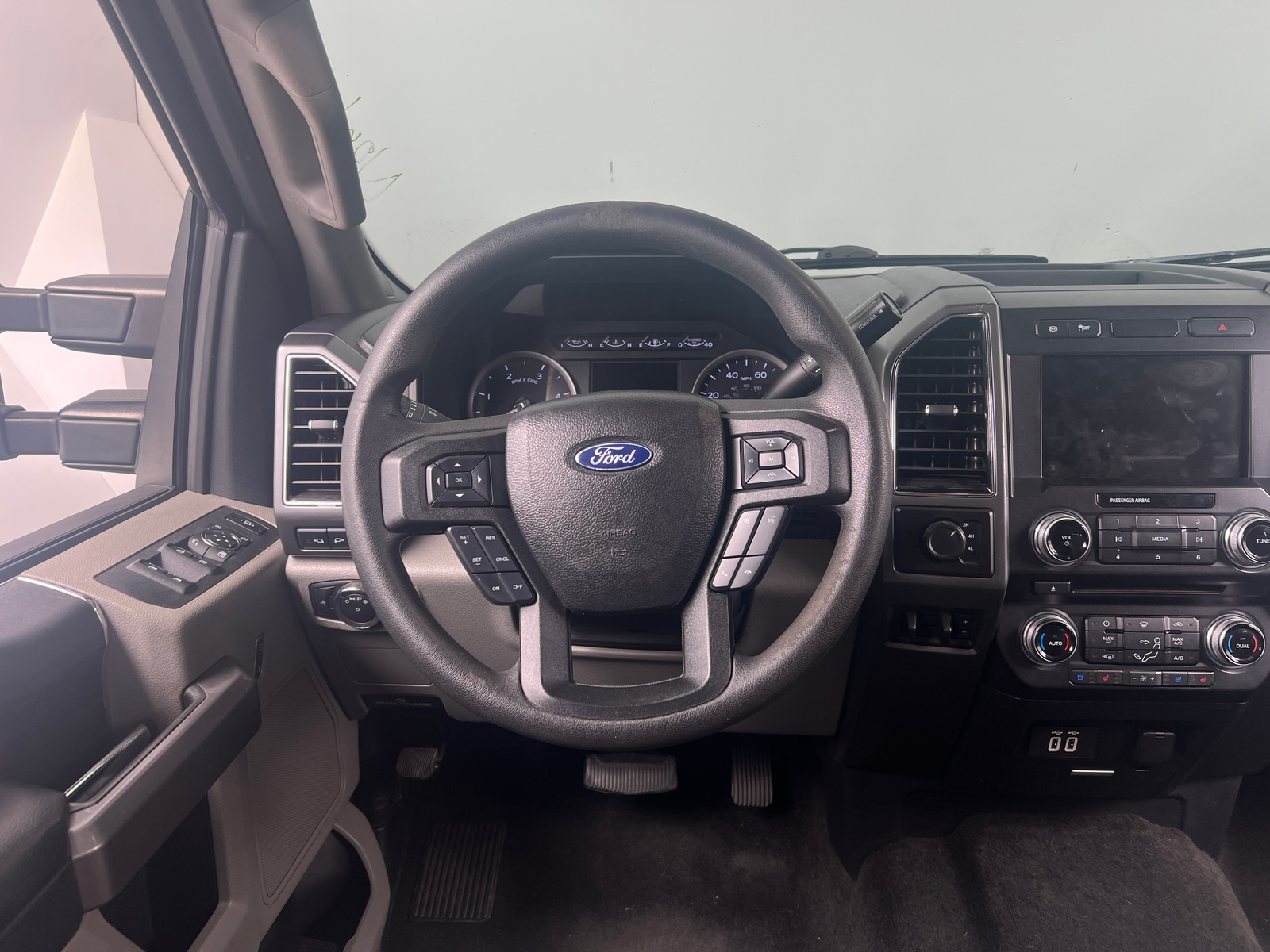 Thumbnail: 2018 Ford Econoline - 5