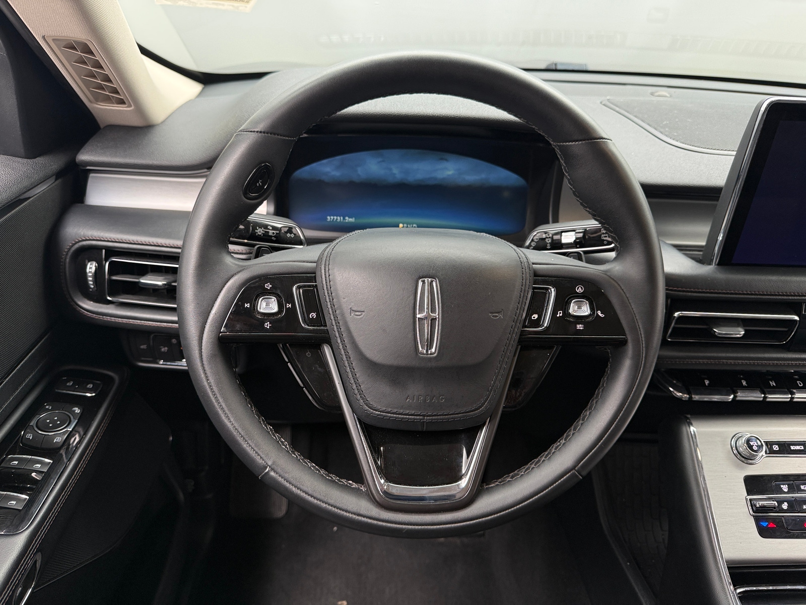 Thumbnail: 2023 Lincoln Aviator - 4