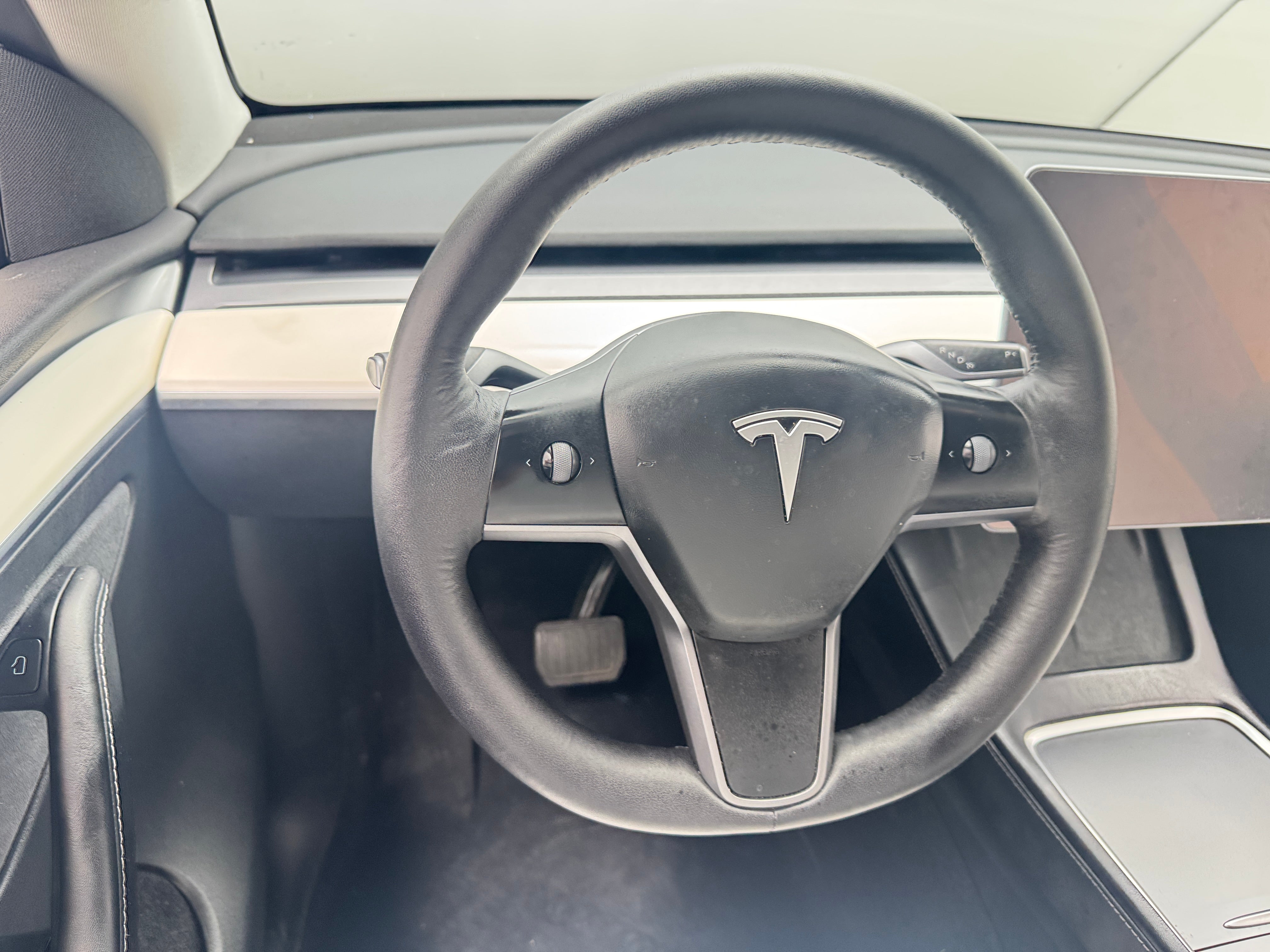 Used 2023 Tesla Model Y Long Range with VIN 7SAYGAEE8PF663517 for sale in Oak Creek, WI