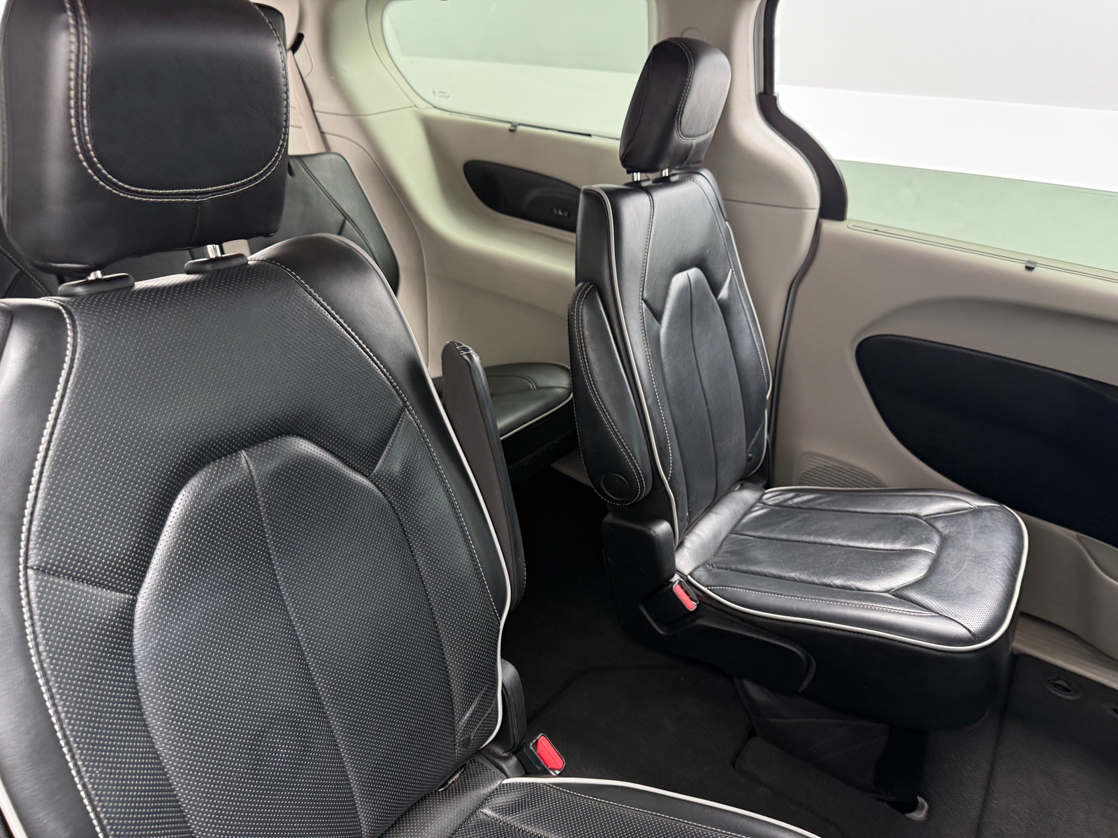 Thumbnail: 2022 Chrysler Pacifica - 5
