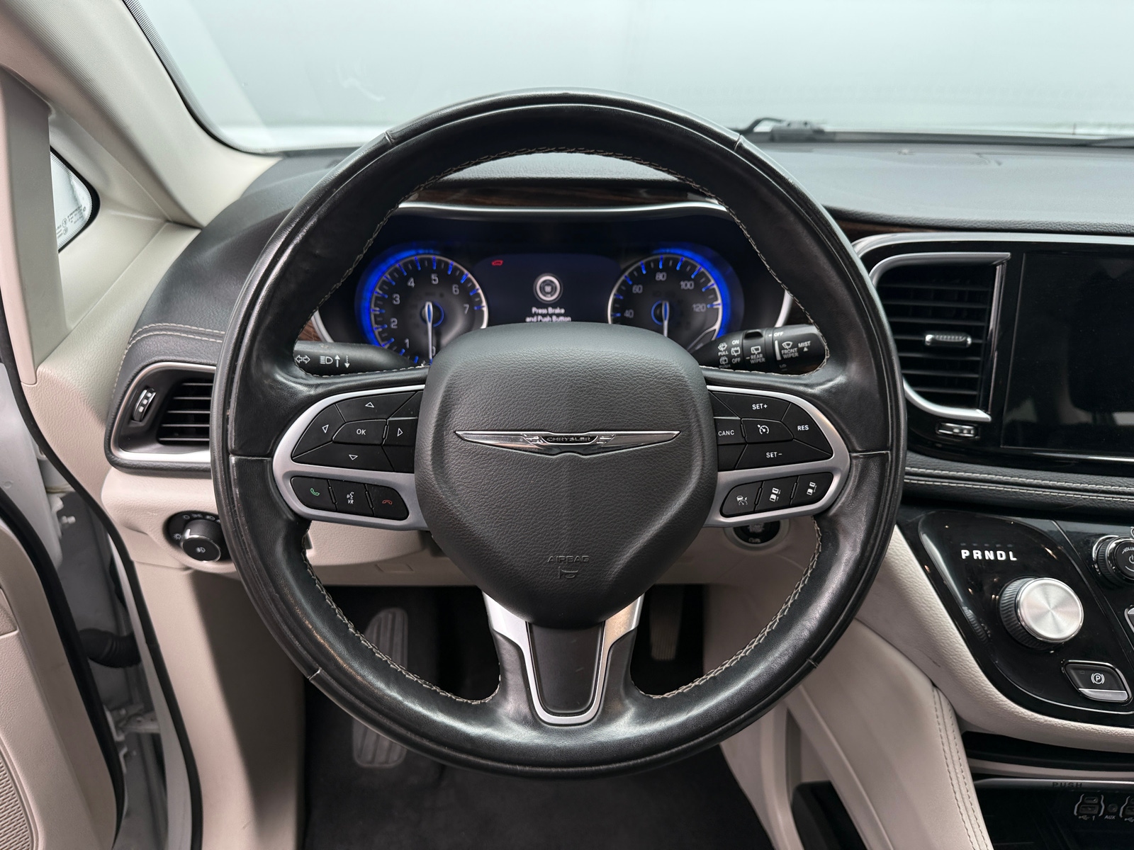 Thumbnail: 2022 Chrysler Pacifica - 4