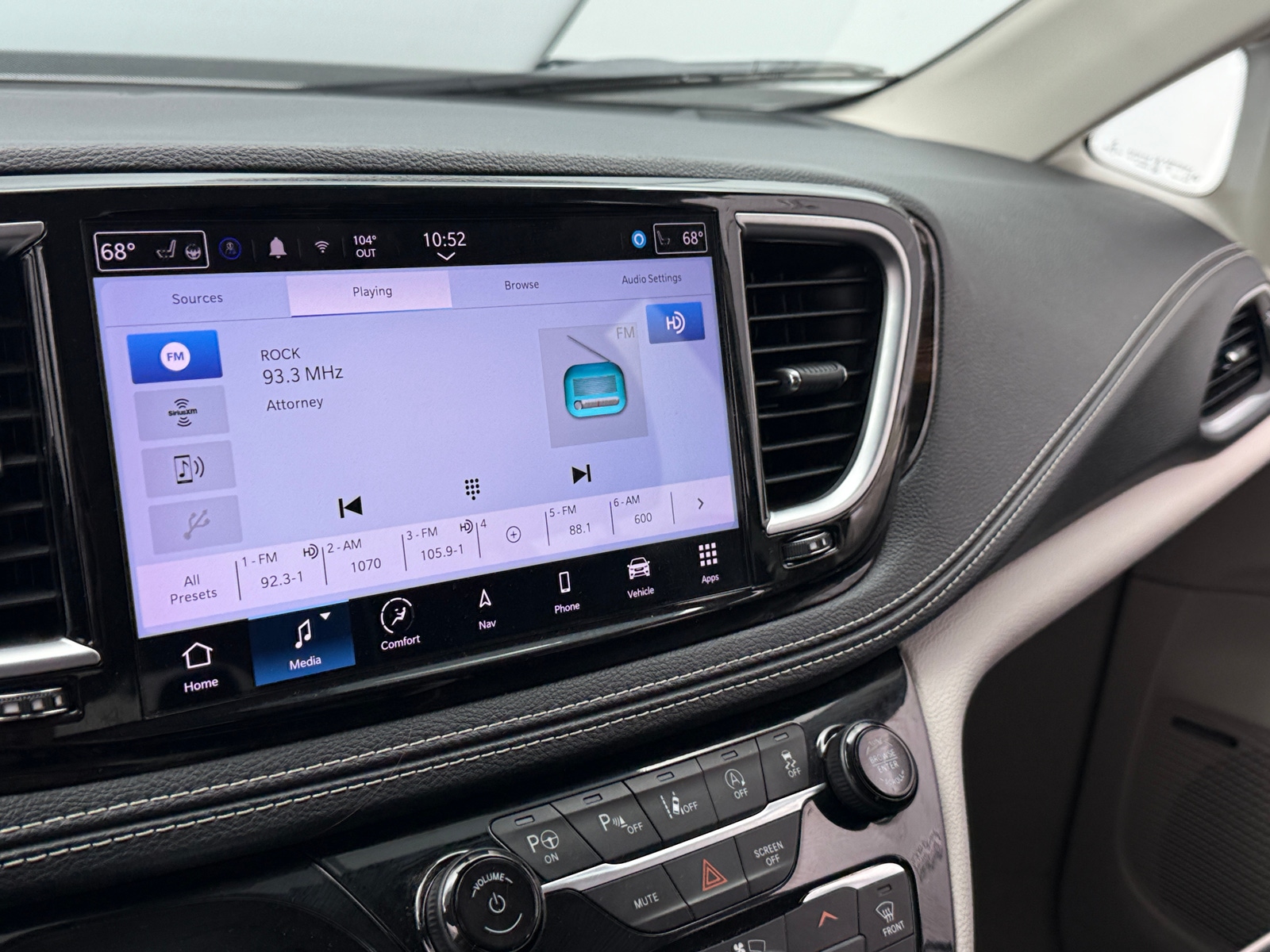 Thumbnail: 2022 Chrysler Pacifica - 3