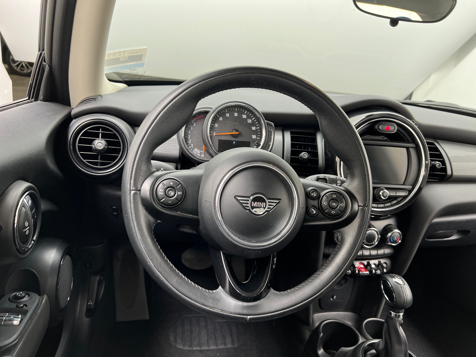 Thumbnail: 2019 MINI Cooper Hardtop - 4