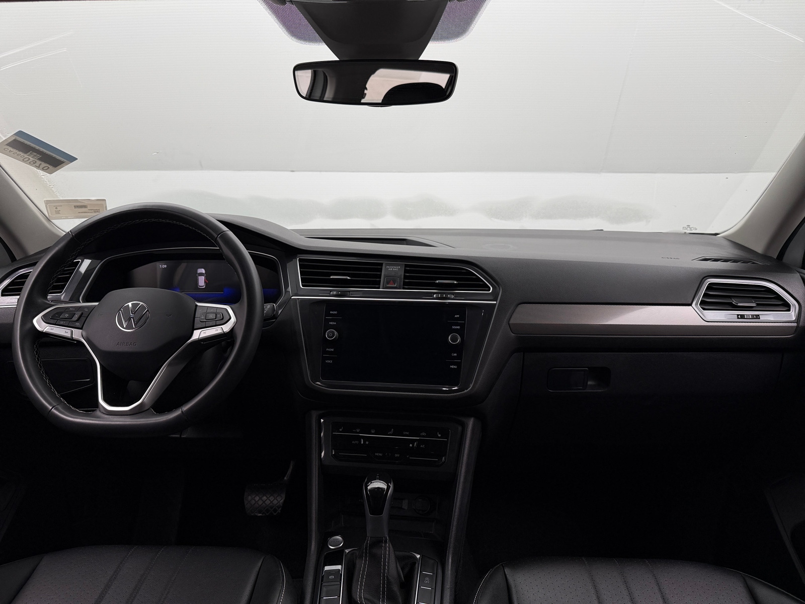 Thumbnail: 2024 Volkswagen Tiguan - 2