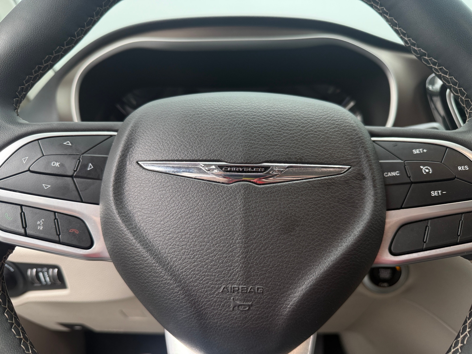 Thumbnail: 2023 Chrysler Voyager - 5