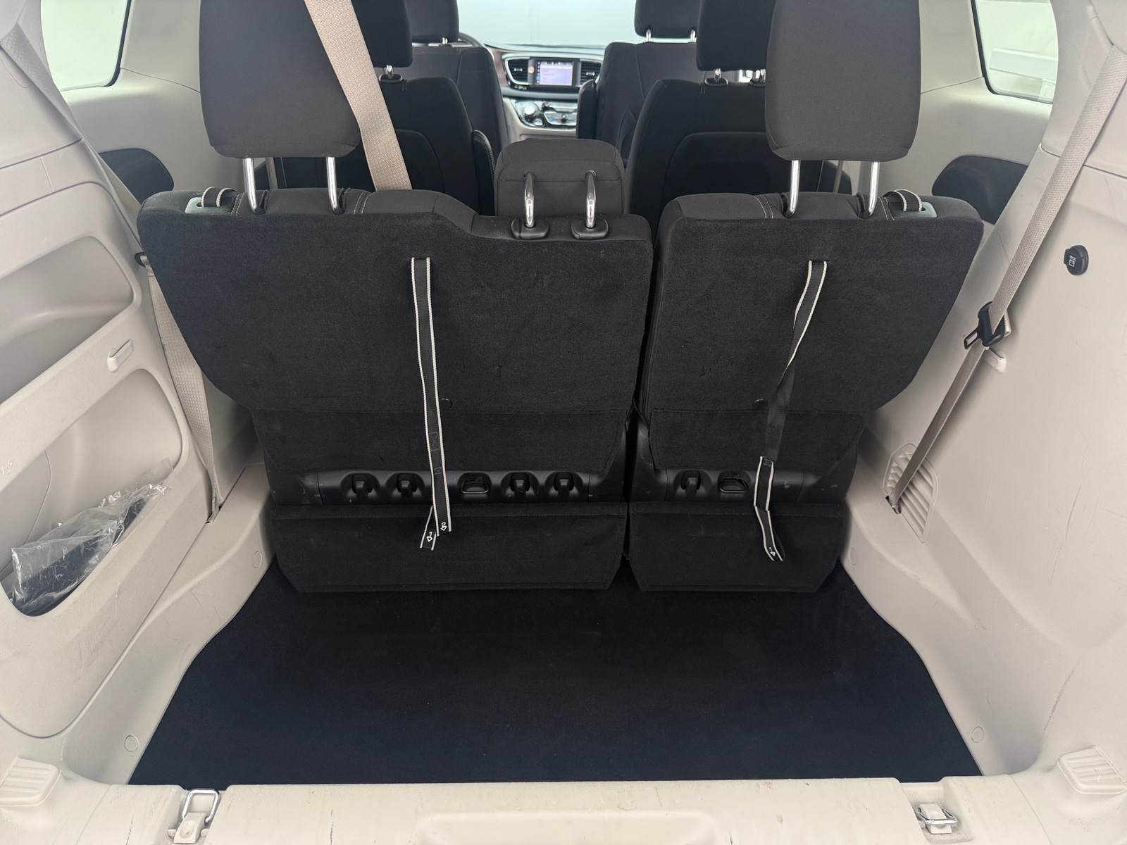 Thumbnail: 2023 Chrysler Voyager - 7