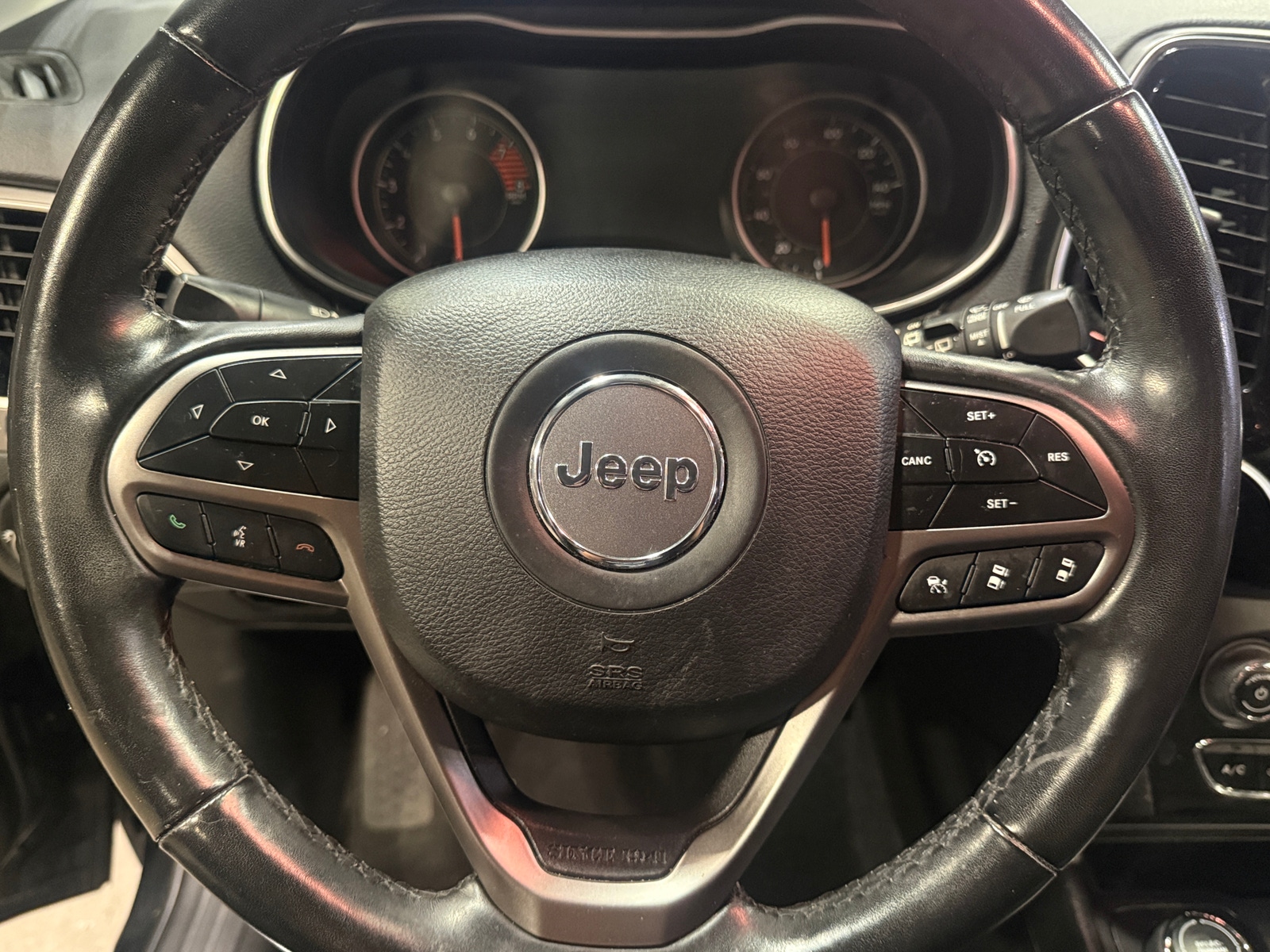 Thumbnail: 2019 Jeep Cherokee - 4