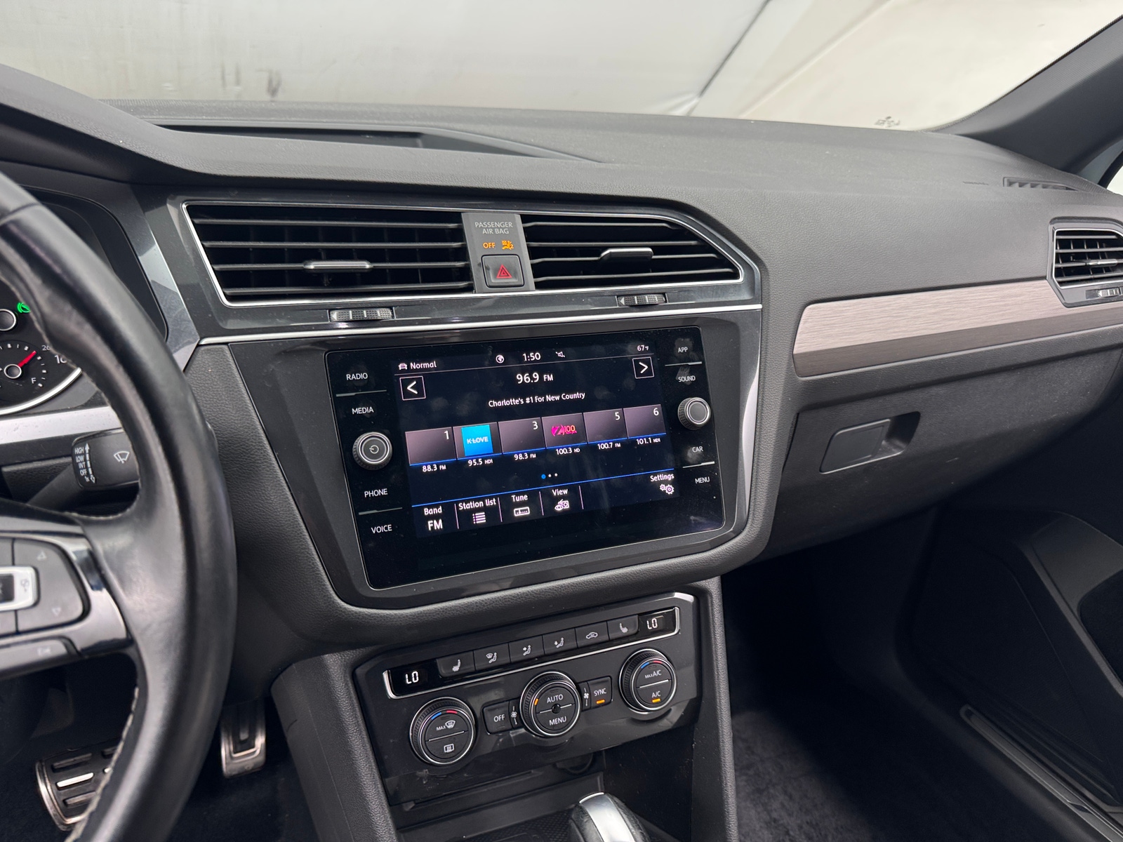 Thumbnail: 2020 Volkswagen Tiguan - 3
