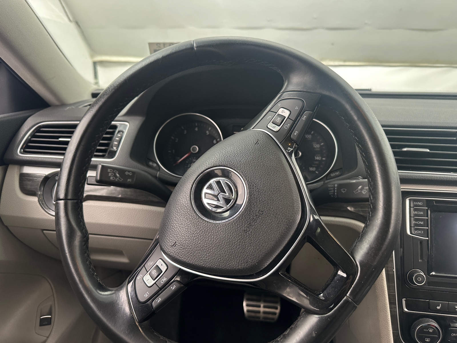 Thumbnail: 2016 Volkswagen Passat - 4